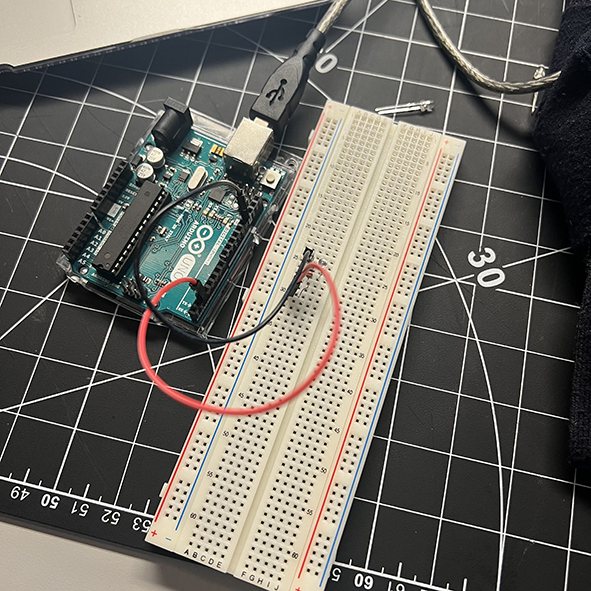 Arduino Uno and breadboard setup <a href='https://www.youtube.com/embed/tgbNymZ7vqY' target='_blank'><p>Project Video Link</p></a>
